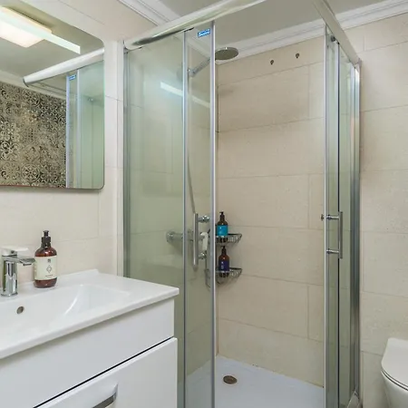 Bubble Beach 2-Br In Batroun Souks - Parking Exterior photo